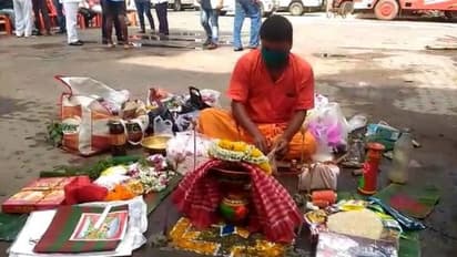 খুঁটি পুজো দিয়েই  দুর্গাপূজোর প্রস্তুতিতে মেতে উঠল মহম্মদ  আলি পার্ক, দেখুন পর পর ছবি