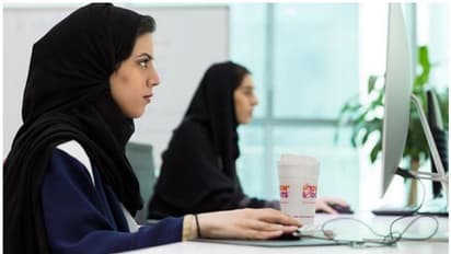 സൗദിയിൽ വനിതാ ജീവനക്കാരുടെ എണ്ണം വർധിച്ചു