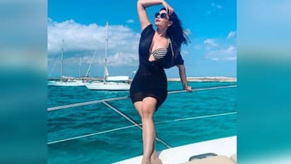 ঋতাভরীর পাশে শুয়ে 'বিশেষ একজন', ছবিতে ভাইরাল টলিউড অভিনেত্রী