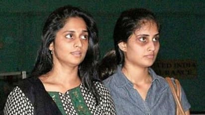 அக்கா ஷாலினியுடன் சேர்ந்து அஜித் மச்சினிச்சி ஷாமிலி எடுத்து கொண்ட போட்டோஸ்..! அதிகம் பார்த்திடாத புகைப்படங்கள்