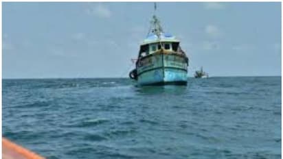 കേരള തീരത്ത് ശ്രീലങ്കന് ബോട്ട്? കരയിലും കടലിലും പരിശോധന, അതീവ ജാഗ്രതാ നിര്ദ്ദേശം