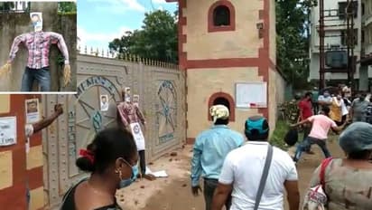 'হাইকোর্টের নির্দেশ না মেনে স্কুল-ফি বৃদ্ধি', প্রতিশ্রুতি ভাঙতেই প্রিন্সিপালের কুশপুতুল দাহ