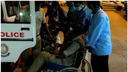 നിര്‍ത്താതെ പോയ ബൈക്ക് പിടിച്ചുനിര്‍ത്താന്‍ ശ്രമം;  റോഡില്‍  തലയിടിച്ച് വീണ് എസ്ഐക്ക് പരിക്ക്