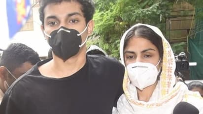 'রিয়ার সঙ্গে এই ব্যবহার কী সুশান্ত চেয়েছিলেন', প্রশ্ন তুলে বিস্ফোরক শত্রুঘ্ন