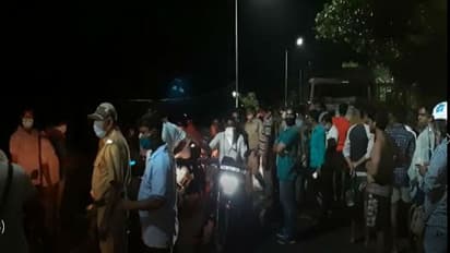 দুর্ঘটনার পরই দাউ দাউ করে জ্বলে উঠল পণ্য বোঝাই লরি, জাতীয় সড়কে মৃত ১