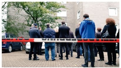 ফ্ল্যাটে পরে রয়েছে ৫ সন্তানের দেহ, রহস্য বাড়িয়ে রেলস্টেশনে গিয়ে ঝাঁপ দিলেন 'খুনি' মা