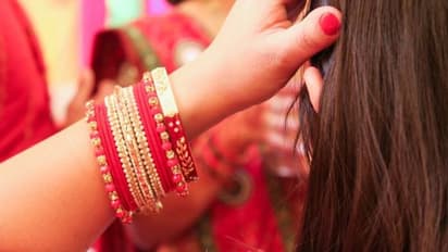 ಮೋಹಿನಿ ಮೋನಿಕಾ... ಅಜ್ಜಂದಿರನ್ನು ಮದುವೆಯಾಗುವುದೇ ಕಾಯಕ!