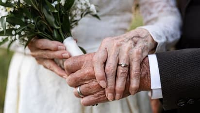 എണ്‍പതിലൊരു വിവാഹവാര്‍ഷിക ഫോട്ടോഷൂട്ട്; അതും പുതുമോടി കുറയാതെ...