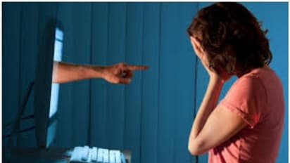 సోషల్ మీడియా నుంచి ఫొటోలు, నెంబర్ తీసుకొని.. ఆన్లైన్ లో పెట్టి..