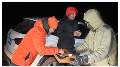 সীমান্তে উত্তেজনার মাঝেই বেজিংকে মানবিকতার পাঠ, চিনা নাগরিকদের  প্রাণের ঝঁকি নিয়ে বাঁচাল ভারতীয় সেনা