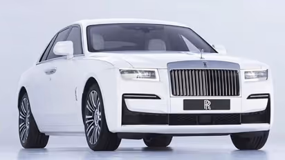రోల్స్ రాయిస్ కొత్త మోడల్ సెడాన్ ఘోస్ట్‌.. పురాతన చరిత్రను దృష్టిలో పెట్టుకొని డిజైన్..