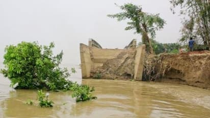 ভারত-বাংলাদেশ সীমান্তের লালগোলায় ব্যাপক ভাঙন, নিশ্চিহ্ন হওয়ার মুখে আন্তর্জাতিক সীমারেখা