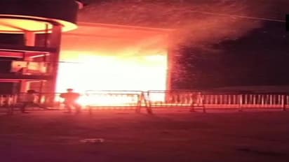 అంతర్వేది ఆలయంలో భారీ అగ్నిప్రమాదం...కాలిబూడిదైన స్వామివారి రథం (వీడియో)