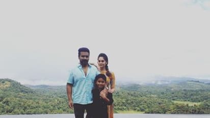 15 வயதில் சூர்யா பட ஹீரோயின்...  23 வயதில் திருமணம்..!  மகன்  மற்றும் கணவருடன் ஸ்ருதிகா கொடுத்த கலக்கல் போஸ்!