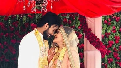 பிரமாண்டமாக நடந்த ஆரவ் - ராஹே திருமண புகைப்படங்கள்..!  கண்ணே பட்டுடும் அவ்வளவு அழகு!