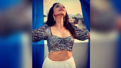 দেবলীনার ভিডিও হার মানাল বলিউডকেও, নিমেষে ভাইরাল হলেন টলি নায়িকা