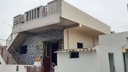 ಬಳ್ಳಾರಿ: ಬಡ ಶಿಕ್ಷಕಿಗೆ ಮನೆ ನಿರ್ಮಿಸಿಕೊಟ್ಟು ಗುರುಭಕ್ತಿ ಮೆರೆದ ಶಿಷ್ಯರು!