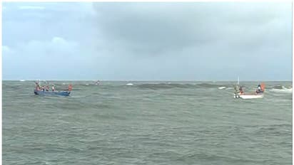 ആശ്വാസം; പൊന്നാനിയില് കാണാതായ ആറ് മത്സ്യത്തൊഴിലാളികളെയും രക്ഷപ്പെടുത്തി