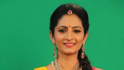 మోనాల్ పగలు అఖిల్ తో రాత్రి అభిజిత్ తో ...అఫైర్స్ పై సంచలన వ్యాఖ్యలు చేసిన జోర్దార్ సుజాత