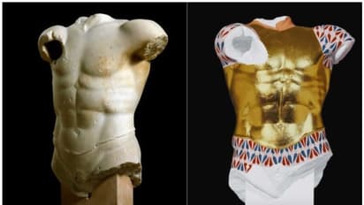 പലനിറങ്ങളിലുമുണ്ടായിരുന്ന ശില്പങ്ങളെ ആരാണ് വെള്ളനിറത്തിലാക്കിയത്?