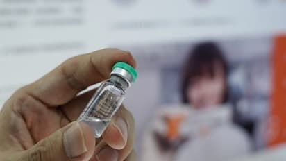 அடக் கடவுளே..!! இருந்த ஒரு நம்பிக்கையும் போச்சு..!!  கொரோனா தடுப்பூசி பரிசோதனை பாதியில் நிறுத்தம்..!!