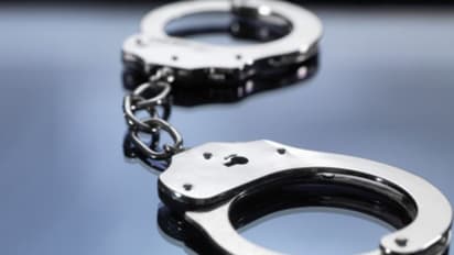 মুক্তিযোদ্ধা কোটায় চাকরি পেতে স্ত্রীকে বোন সাজালেন শিক্ষক, আজবকাণ্ড বাংলাদেশে