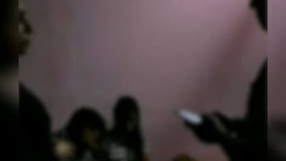 హెడ్ కానిస్టేబుల్ ఇంట్లో గుట్టు చప్పుడు కాకుండా మసాజ్ సెంటర్.. 19మంది అరెస్ట్..