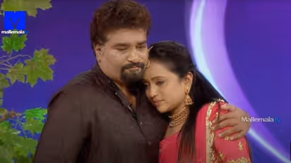 `నువ్వక్కడ నేనిక్కడ` అంటూ యాంకర్ సుమ, రాజీవ్ కనకాల ప్రేమ గీతం.. నెటిజన్ల శుభాకాంక్షలు..