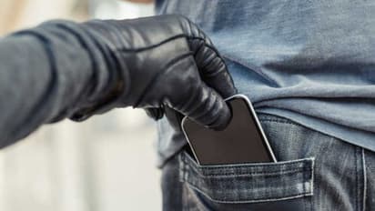 విజయవాడ చేపల మార్కెట్లో చోరీ కలకలం.. మొబైల్ ఫోన్లు, పర్సులు మాయం