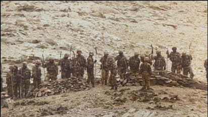 रेजांग ला के मुखपरी में भालों और अन्य हथियारों के साथ डटी हुई है चीनी सेना, फायरिंग के बाद बढ़ा तनाव