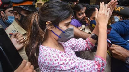 రియా కేసు: సెలబ్రిటీలకు టెర్రర్, ఎవరీ సమీర్ వాంఖడే?