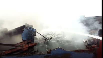 রাবার কারখানায় বিধ্বংসী আগুন, লিলুয়ায় আতঙ্ক