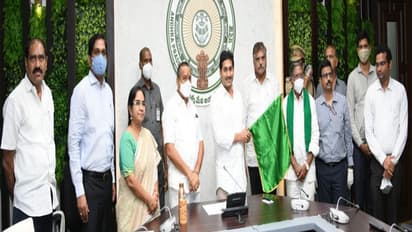 అనంతపురం నుంచి న్యూఢిల్లీకి కిసాన్ రైలు... ప్రారంభించిన సీఎం జగన్