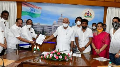 ಚಿತ್ರರಂಗದ ನಷ್ಟ: ಚರ್ಚಿಸಲು ಸಿಎಂ ಭೇಟಿಯಾದ ಶಿವರಾಜ್‌ಕುಮಾರ್!