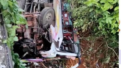 విశాఖలో ఘోర రోడ్డు ప్రమాదం..14 అడుగుల లోతులో పడిన బస్సు..