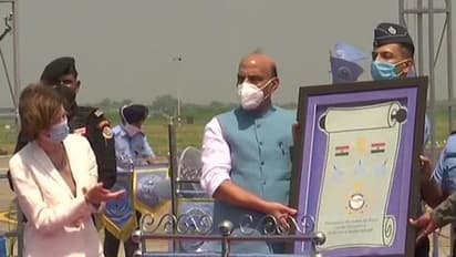 লাদাখ সীমান্তে উত্তেজনার মাঝেই রাজনাথের উপস্থিতিতে বায়ুসেনায় রাফাল, ঐতিহাসিক মুহূর্তের স্বাক্ষী ফ্রান্সও