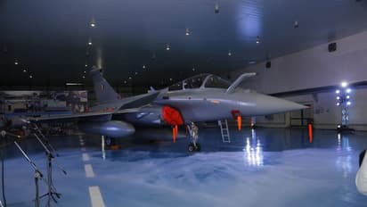 বায়ুসেনার হাতে রাফাল আসতেই  থরহরি কম্প পাকিস্তানের, চিনের কাছে জে-১০ ফাইটার জেটের আবদার ইমরানের