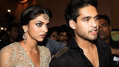 16 కోట్ల ఫ్లాట్‌ తీసుకొని.. డిన్నర్ బిల్లు కట్టమంటే.. బ్రేకప్‌ చెప్పేసిందా నటి!