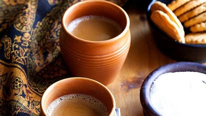 চা বন্ধ নয়, উল্টে ইউরিক অ্যাসিডের সমস্যা মুক্তি দেবে এই চা