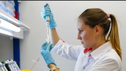 కుటుంబాల్లో విషాదాన్ని నింపుతున్న కరోనా: 20 రోజుల్లోనే ఒకే కుటుంబంలో ముగ్గురి మృతి