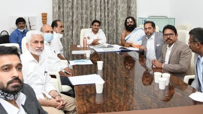 16 ఎకరాల్లో కుమారస్వామి ఆలయం...శ్రీశైలంలో: జగన్ కు శృంగేరి పీఠం ఆహ్వానం