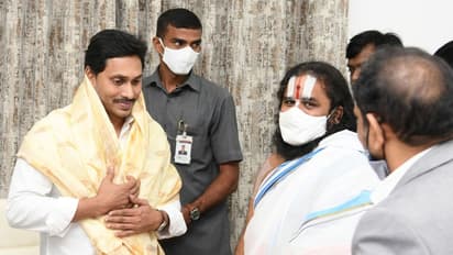 వైఎస్ జగన్ కు షాక్: తిరుమల శ్రీవారి దర్శనంపై హైకోర్టులో పిటిషన్