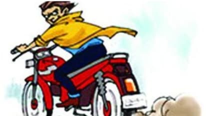 ബസ് ഡ്രൈവറുടെ ബൈക്ക് മോഷ്ടിച്ചുകടന്നു, അതേ ഡ്രൈവറുടെ ബസിനു പിന്നിലിടിച്ചു കയറി കള്ളന്!