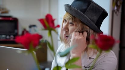 സെക്സ് ഡോളുകള്‍ക്ക് ആചാരപ്രകാരമുള്ള ശവസംസ്‍കാരം, ഒപ്പം പാവകളായോ മരിച്ചവരായോ അഭിനയിക്കാം; ചിത്രങ്ങള്‍