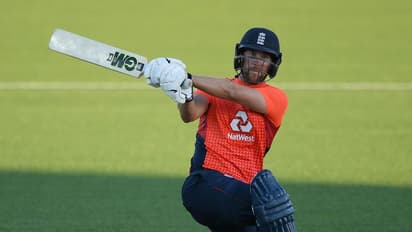 ஐபிஎல் 2020: ரெய்னாவுக்கு மாற்றாக காட்டடி அடிக்கும் இடது கை பேட்ஸ்மேனை ஒப்பந்தம் செய்ய சிஎஸ்கே திட்டம்