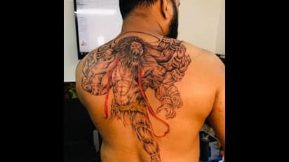 ഉഗ്ര നരസിംഹൻ ടാറ്റൂവുമായി അർജുൻ; ചിത്രങ്ങൾ കാണാം
