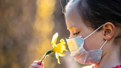 করোনা সংক্রমণ থেকে কি নিরাপদ আপনার সন্তান, কী বলছে নতুন গবেষণা