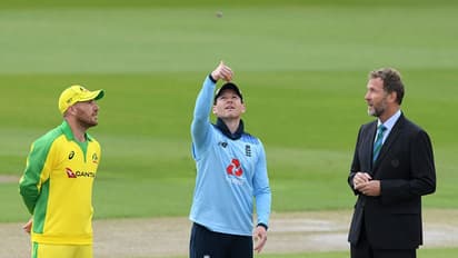 ஆஸ்திரேலியாவிடம் மண்டியிட்டு சரணடையும் இங்கிலாந்து.. அசத்தும் ஆஸி., பவுலர்கள்: சொதப்பும் இங்கி., பேட்ஸ்மேன்கள்