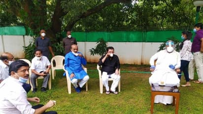 ಅತ್ತ ಬಿಎಸ್‌ವೈ-ಎಚ್‌ಡಿಕೆ ಭೇಟಿ, ಇತ್ತ ಸಿದ್ದು ಮನೆಯಲ್ಲಿ ಗರಿಗೆದರಿದ ರಾಜಕೀಯ ಚಟುವಟಿಕೆ