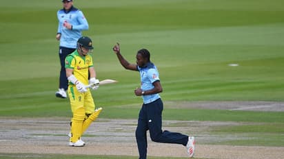 ஆர்ச்சரின் வேற லெவல் பவுலிங்.. சில நொடிகள் அதிர்ந்து நின்ற வார்னர்.. வேற யாரா இருந்தாலும் இதே கதிதான்.. வீடியோ